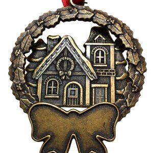 Vintage 1989 Danbury Mint Engravable Christmas Ornament Wreath with Ribbon & Hou